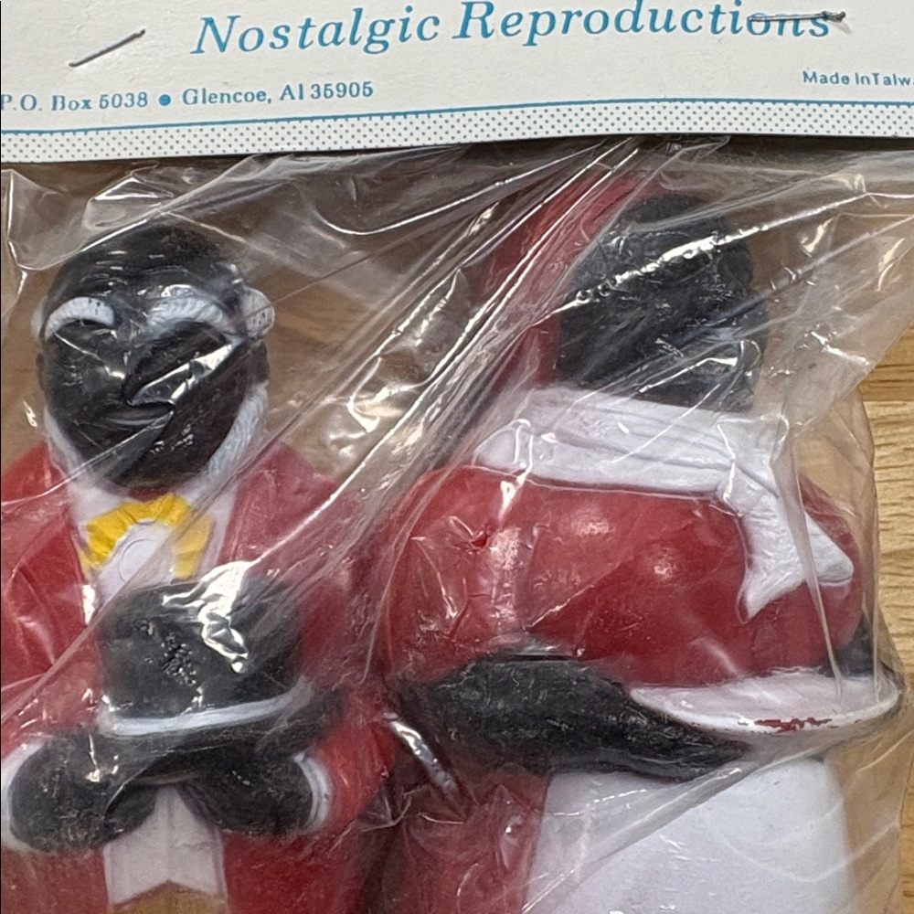 Martha Originals Nostalgic Salt & Pepper Shakers - Picture 2 of 5